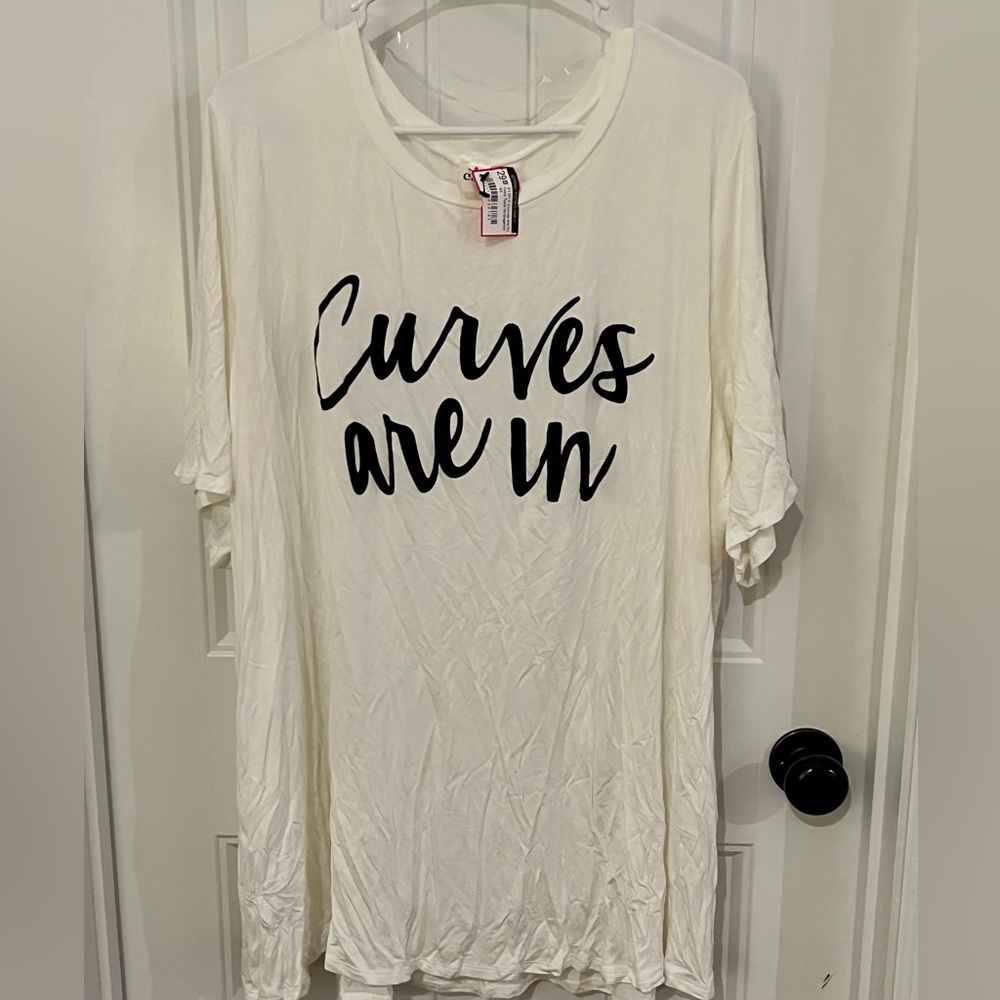 Curves are In graphic t-shirt